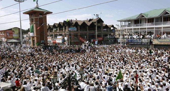 Kashmiris conduct referendum march on Pakistan's Independence Day