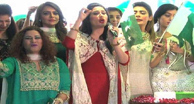 Showbiz stars come under one roof to celebrate Independence Day