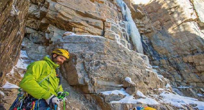 Pakistan suspends search for missing US climbers