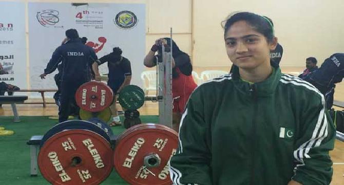 Twinkle and Sonia: Pakistani minority's powerlifting women