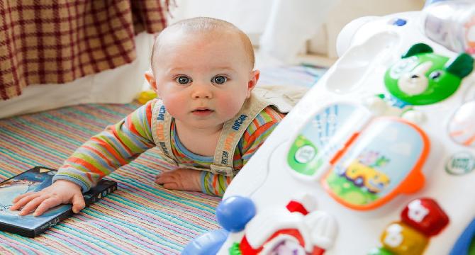 We must be very careful when it comes to buy toys for toddlers.
