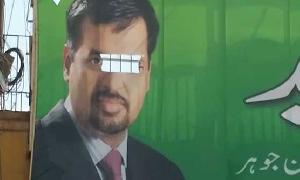 Unknown persons tear apart Mustafa Kamal's posters in Karachi