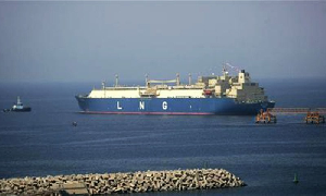 Pakistan signs agreement with Qatar for LNG import